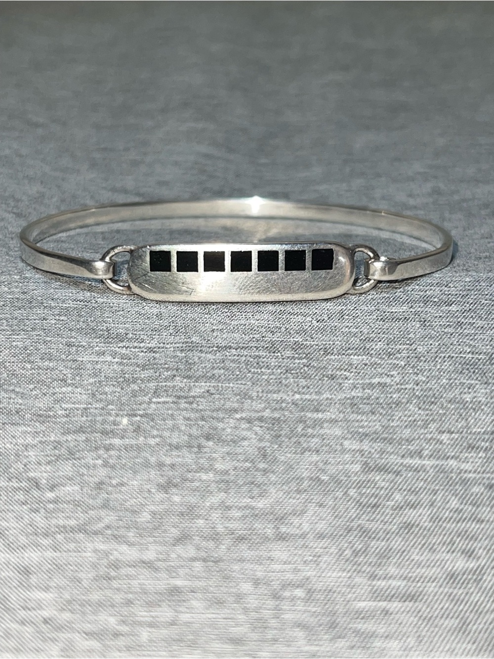 Vintage Sterling Silver 925 Stamped Thin Onyx Hinged Bangle Bracelet 9.9 G